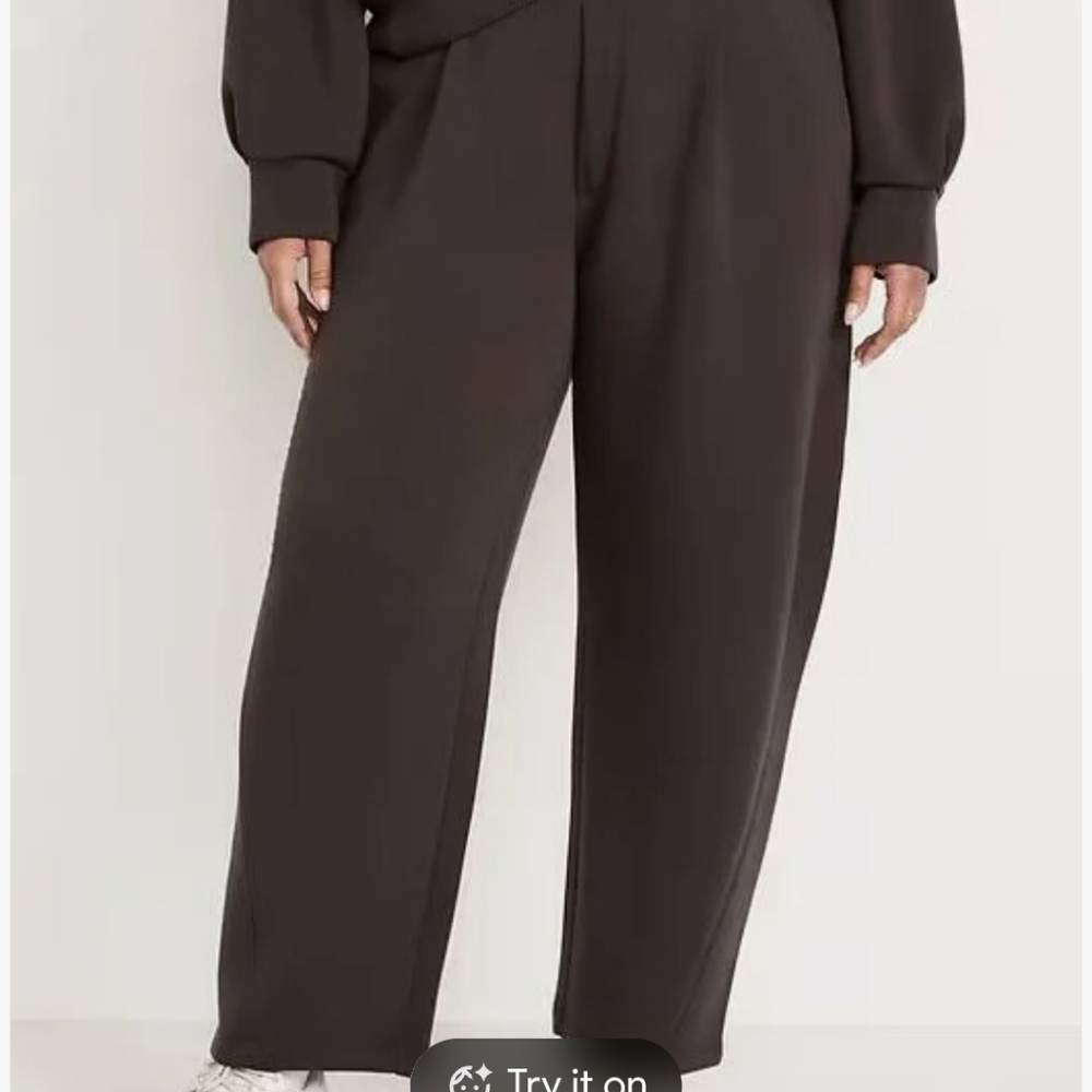 Old Navy Barrel Leg Pants in Khaki Green